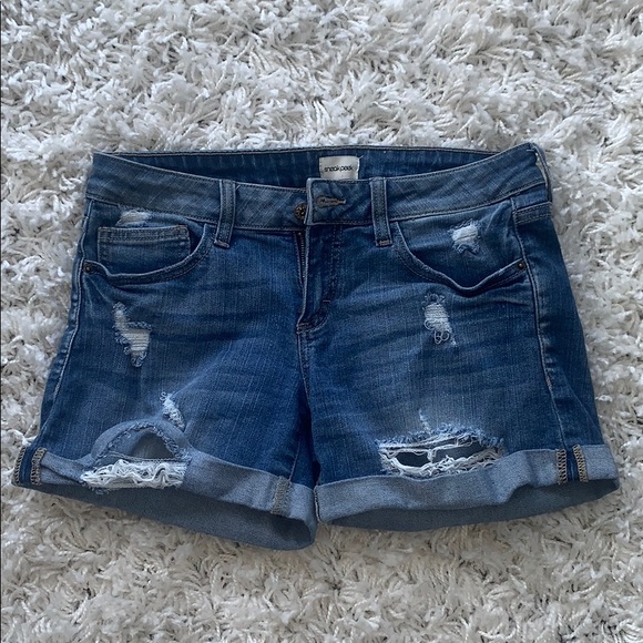 sneak peek mid rise shorts